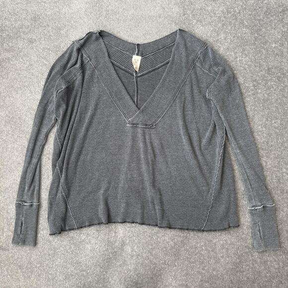We The Free Shirt Womens XS Gray Thermal Waffle Knit V Neck Thumbholes Raw Hem - Picture 1 of 8
